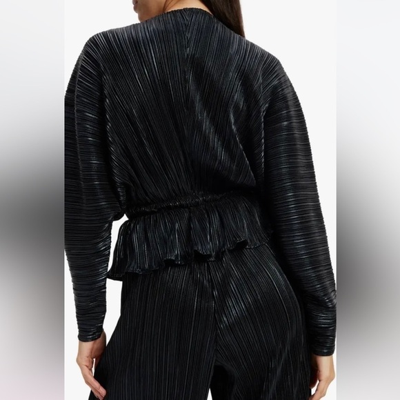 Good American Plissé Deep V-Neck Dolman Sleeve Top NWT - Picture 8 of 16